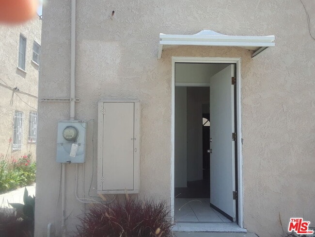 2117 S Marvin Ave in Los Angeles, CA - Building Photo - Building Photo