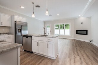 17 Edgewater Cir in Berlin, CT - Building Photo - Building Photo