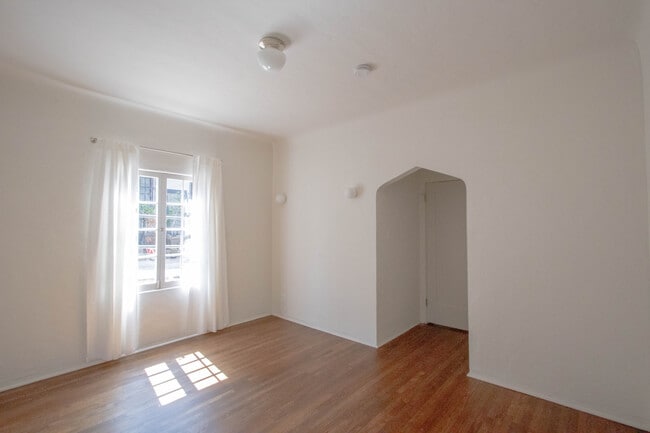 4451 Clarissa Ave, Unit 3 in Los Angeles, CA - Building Photo - Building Photo