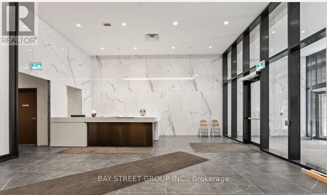 4955 Yonge St in Toronto, ON - Building Photo - Building Photo