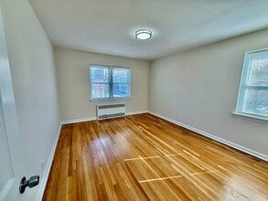 34 Park Ave, Unit 1 in Bloomfield, NJ - Foto de edificio - Building Photo