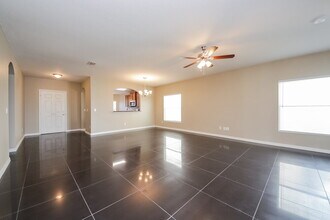 4921 Windbourne Way in St. Cloud, FL - Foto de edificio - Building Photo