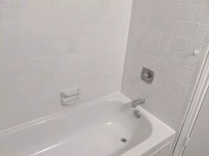 8715 Yvonne Dr in Houston, TX - Building Photo - Building Photo