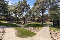 Building Photo - Greentree Village Apartamentos in Denver, Colorado