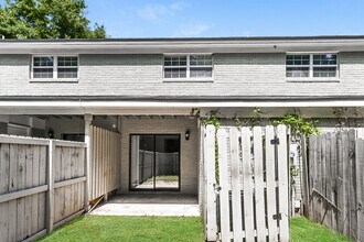 817 Von Kolnitz Rd in Mount Pleasant, SC - Building Photo - Building Photo