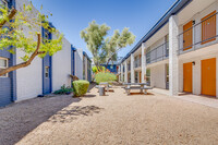 Allora Phoenix Apartments in Phoenix, AZ - Foto de edificio - Building Photo