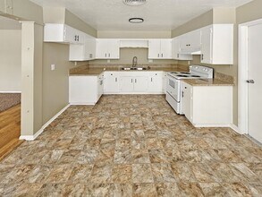 6552 Valley Ave in Inyokern, CA - Building Photo - Building Photo