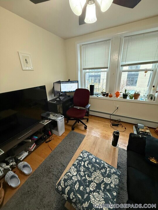 1054 Cambridge St in Cambridge, MA - Foto de edificio