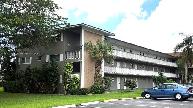 5200 Washington St in Hollywood, FL - Building Photo - Building Photo