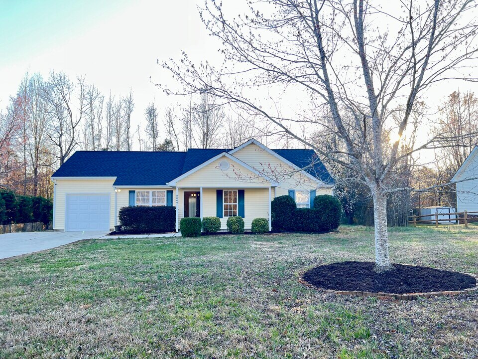 8809 Reedy Creek Rd in Charlotte, NC - Building Photo