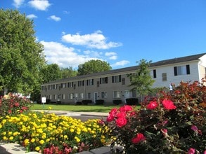 Century Square Townhomes in Taylor, MI - Building Photo - Building Photo