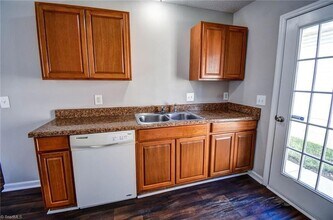 1714 Hertford St, Unit 3 in Greensboro, NC - Building Photo - Building Photo