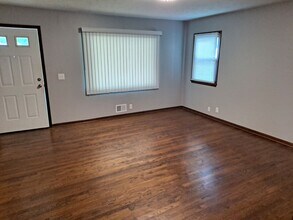 7660 Grover St in Omaha, NE - Building Photo - Building Photo