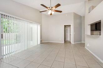 320 MacGregor Rd in Winter Springs, FL - Foto de edificio - Building Photo