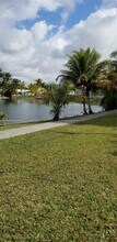 14201 N Kendall Dr in Miami, FL - Building Photo - Building Photo