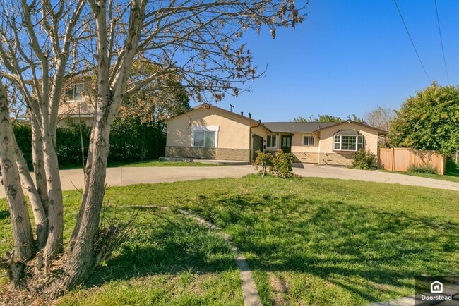 402 Marylinn Dr in Milpitas, CA - Foto de edificio - Building Photo