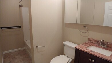 8 N Steele St in Worcester, MA - Building Photo - Building Photo