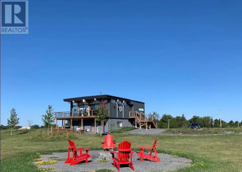1594 County Rd 7 in Prince Edward, ON - Building Photo