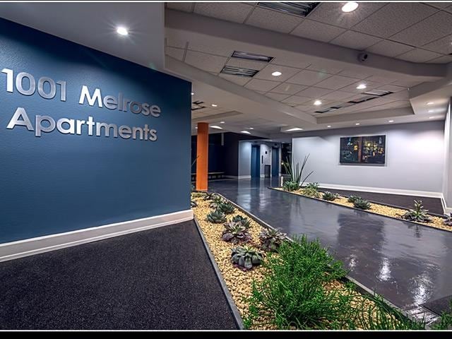 1001 Melrose Ave in Glendale, CA - Foto de edificio - Lobby