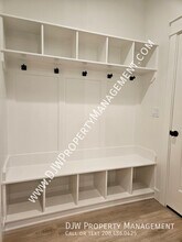 1334 N Meadowglen Ave in Meridian, ID - Building Photo - Building Photo