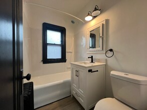 1411 Roycroft Ave in Lakewood, OH - Foto de edificio - Building Photo