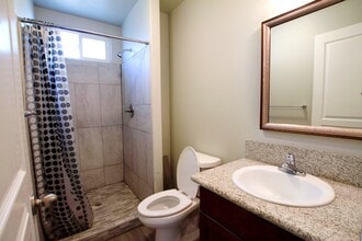 247 W San Joaquin Ave in Tulare, CA - Building Photo - Building Photo