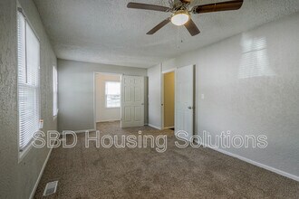 1404 N Pearl Dr in Independence, MO - Building Photo - Building Photo