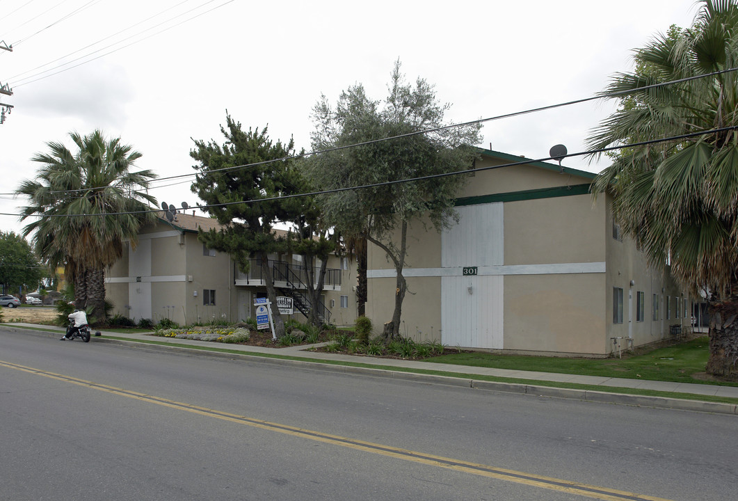 301 E Murray Ave in Visalia, CA - Foto de edificio