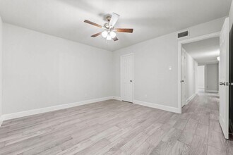 9026 Kempwood Dr in Houston, TX - Building Photo - Building Photo