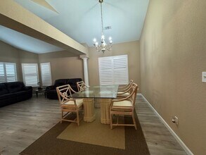 9056 Acorn Ridge Cir in Elk Grove, CA - Building Photo - Building Photo