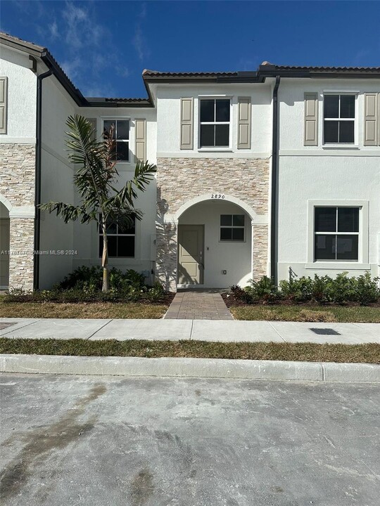 2890 SE 26th Ter in Homestead, FL - Building Photo