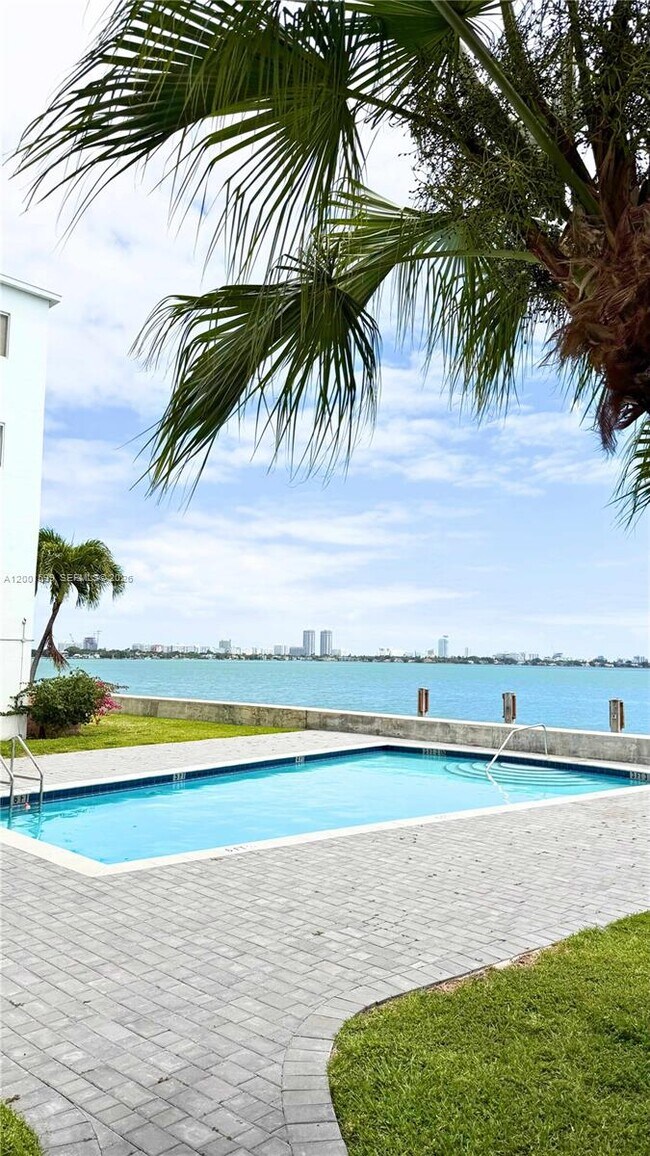 1880 S Treasure Dr in North Bay Village, FL - Building Photo - Building Photo