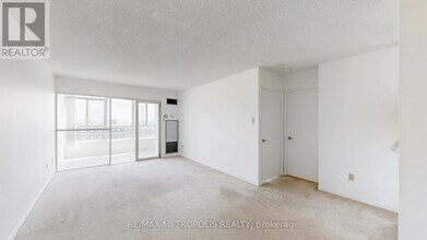 75 King St E in Mississauga, ON - Building Photo - Building Photo