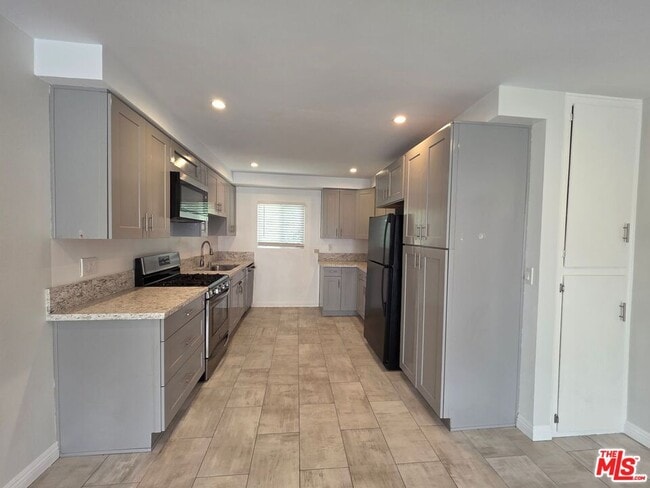 755 W 30th St in Los Angeles, CA - Building Photo - Building Photo