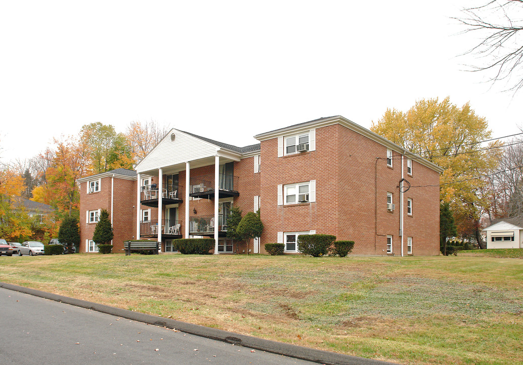 Hillview Arms in Plantsville, CT - Building Photo