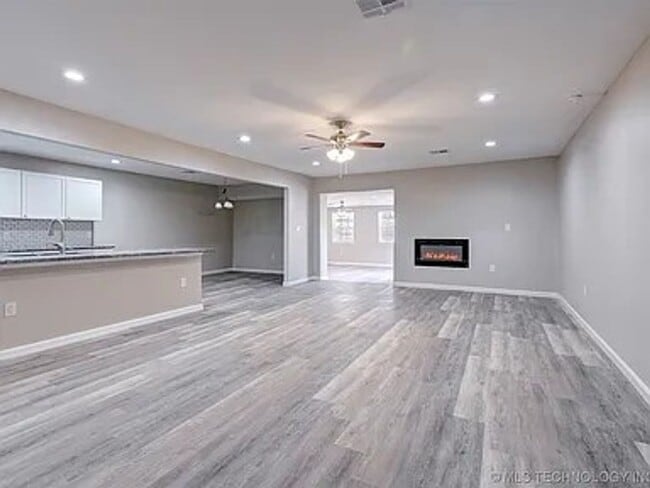 2612 W Houston Pl in Broken Arrow, OK - Foto de edificio - Building Photo