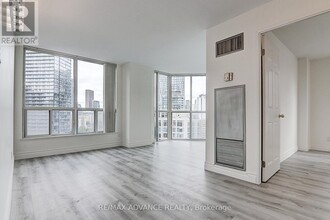 24-1624 Wellesley St W in Toronto, ON - Building Photo - Building Photo