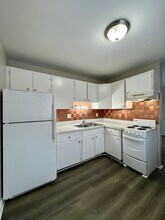 1760 St Johns Blvd in Lincoln Park, MI - Building Photo - Building Photo