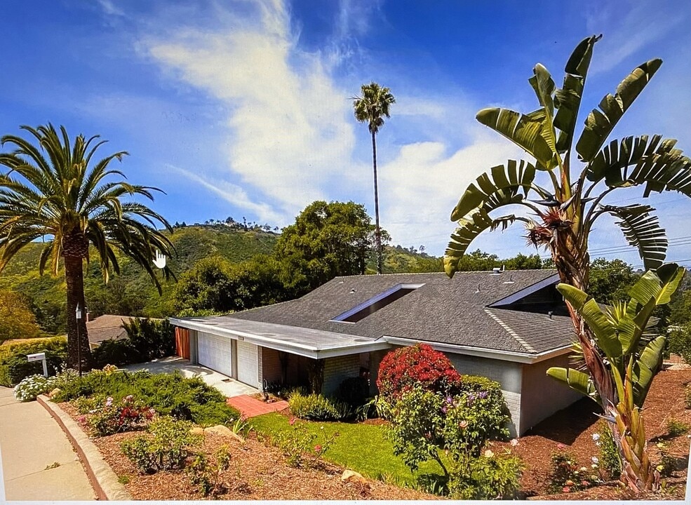 1520 Portesuello Ave in Santa Barbara, CA - Foto de edificio