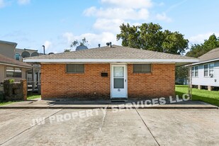 124 Lake Ave in Metairie, LA - Building Photo