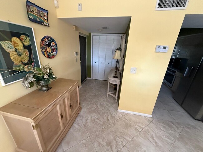 1070 Sugar Sands Blvd in West Palm Beach, FL - Building Photo - Building Photo