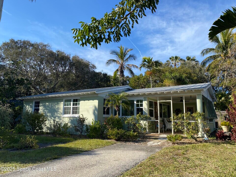 134 Delespine St in Melbourne Beach, FL - Building Photo
