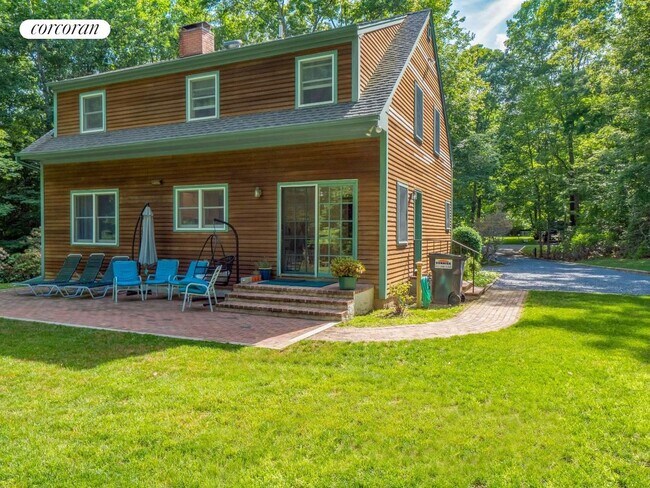 65 Glenview Dr in Southampton, NY - Foto de edificio - Building Photo