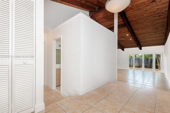 9022 SW 78th Pl in Miami, FL - Building Photo - Building Photo