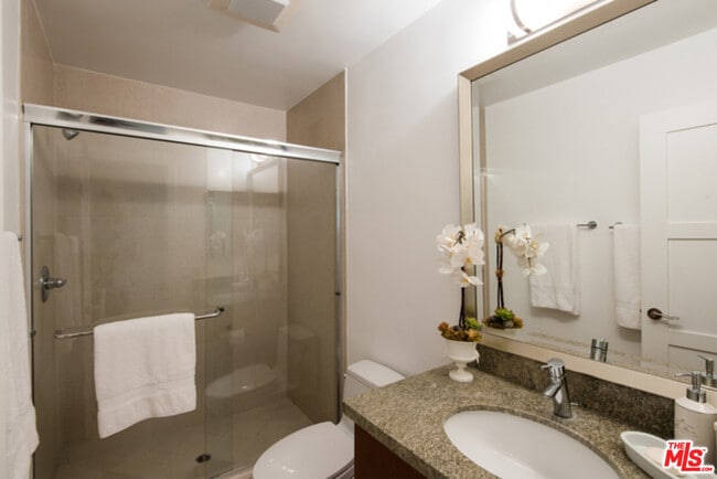 4407 Francis Ave, Unit 101 in Los Angeles, CA - Building Photo - Building Photo