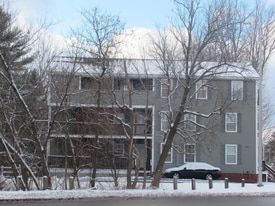 2 New Gorham Rd, Unit 2 in Westbrook, ME - Building Photo