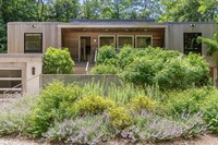 256 Town Ln in Amagansett, NY - Foto de edificio - Building Photo