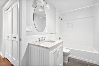 2301 Fairview Ave E in Seattle, WA - Building Photo - Building Photo