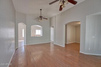 10783 W Edgemont Ave in Avondale, AZ - Foto de edificio - Building Photo