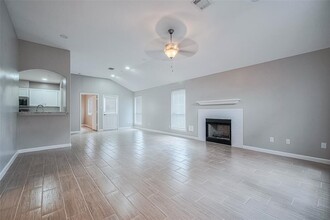 15111 Kingsbridge Way in Houston, TX - Building Photo - Building Photo